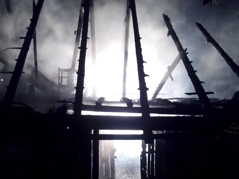 Abgebrannter Dachstuhl des denkmalgeschützten Hauses in Aschau