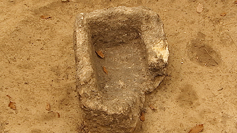 Aschenkiste des römischen Grabmals in Sigleß