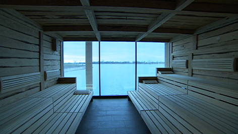 Sauna mit Seeblick im Zubau der St. Martinstherme