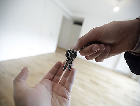 Schlüsselübergabe bei Immobilienkauf