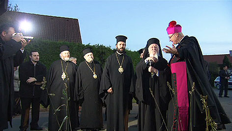 Zsifkovics mit Vertretern der orthodoxen Kirche