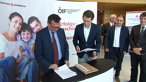 Norbert Darabos und Sebastian Kurz unterzeichnen Vereinbarung über Werte- und Orientierungskurse für Migranten