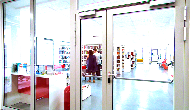 AK Bücherei (Bibliothek) umgezogen