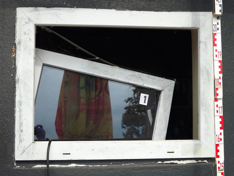 Einbrecherbande ausgeforscht Tatort Aufgebrochene Kassa, Tür