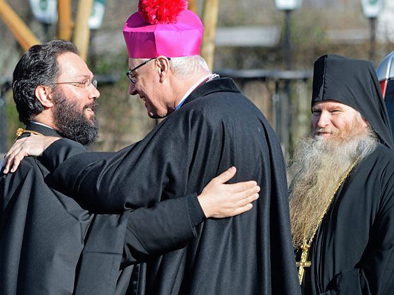 Der orthodoxe Metropolit Arsenios Kardamakis und Diözesanbischof Ägidius J. Zsifkovics