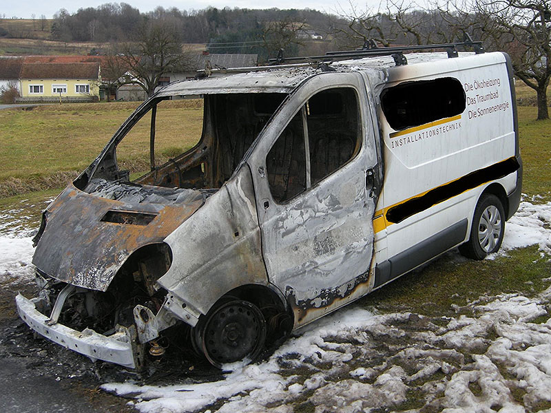 ausgebrannter Bus in Neusiedl bei Güssing