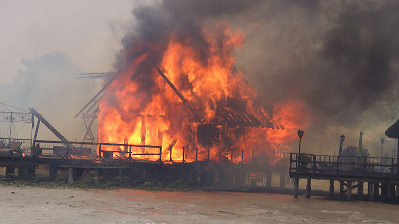 Fertörakos  Plan Yachthafen Seebad Haus im See Brand Feuer