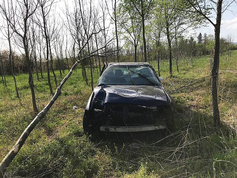 Zerstörtes Auto nach Unfall